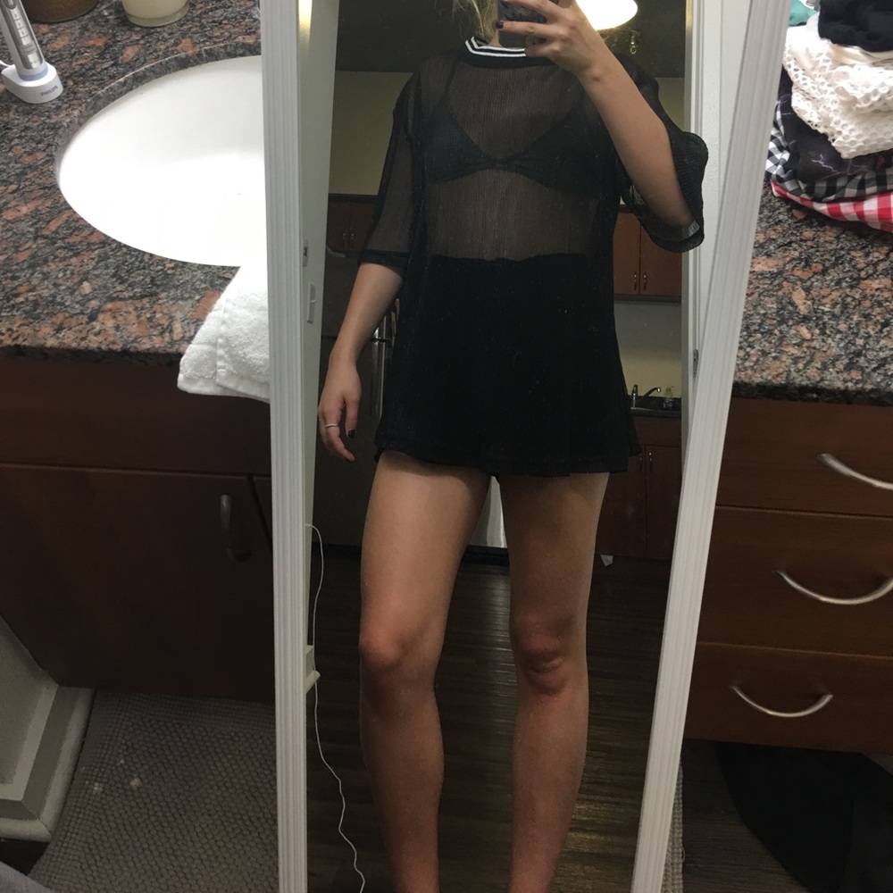 Oversized mesh metallic T