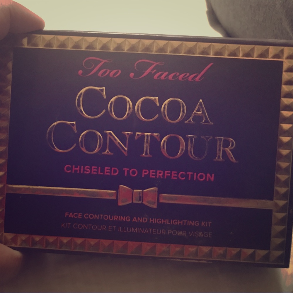 Too Faced cocoa contour in medium/dark