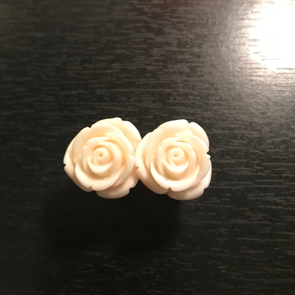 White rose plugs