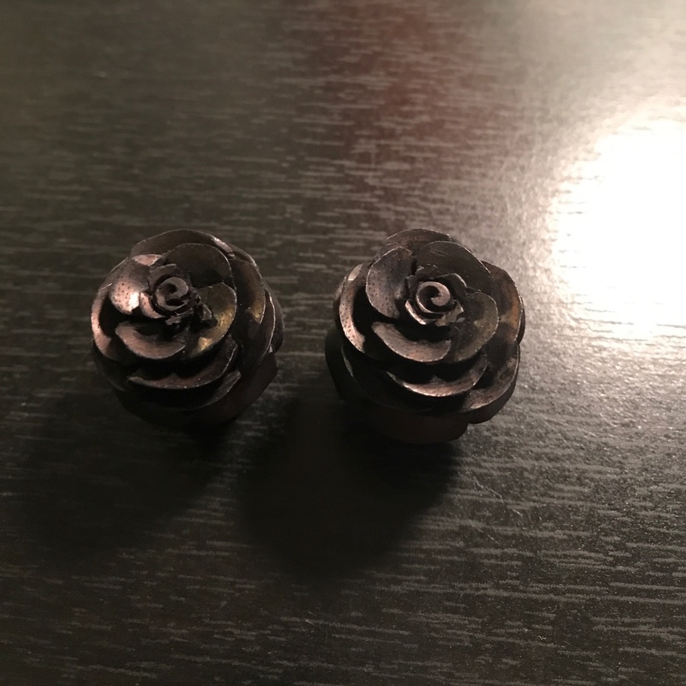 Wood black rose plugs