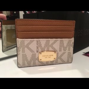 ♥️SOLD♥️ Michael Kors Vanilla Card Holder NWOT