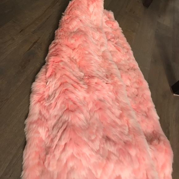 LARGE PINK REX RABBIT PINK SHAWL - Picture 3 of 4