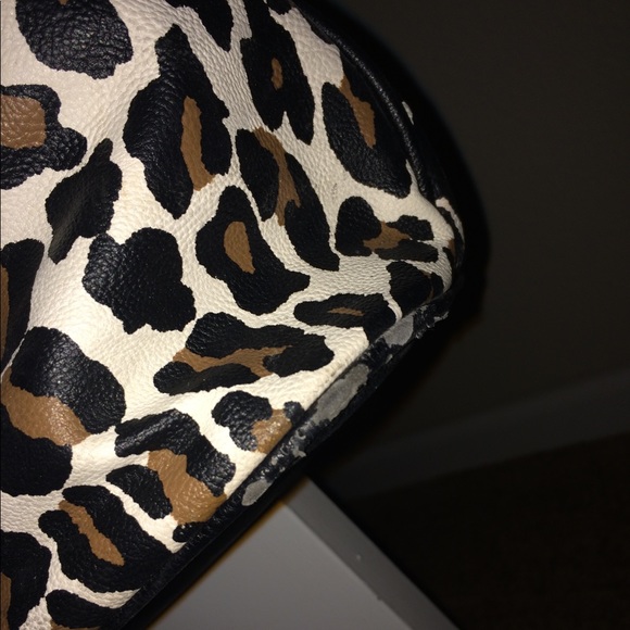 Betsey johnson tote cheetah print with pink bow - Picture 2 of 4