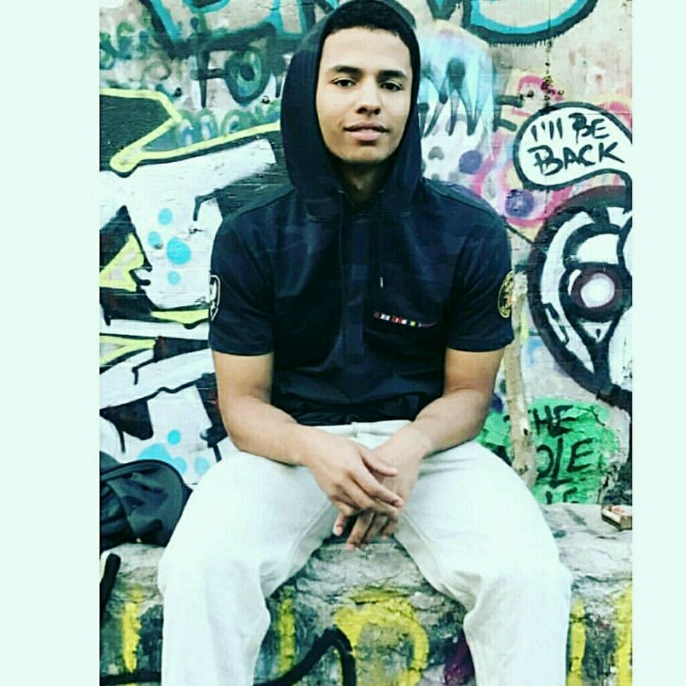 Meet your Posher, Dee