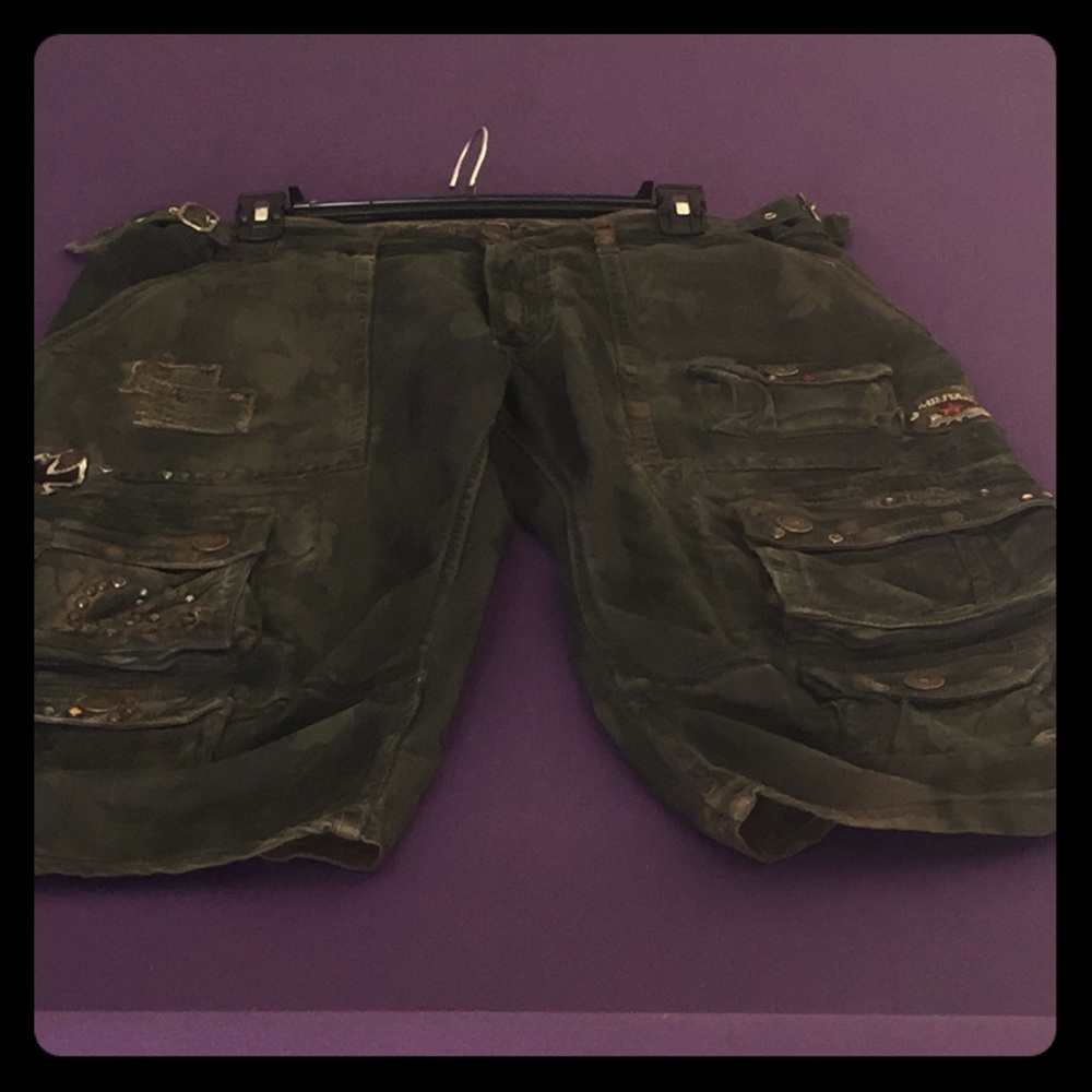 Robins Embellished Camaflouge Shorts Unisex