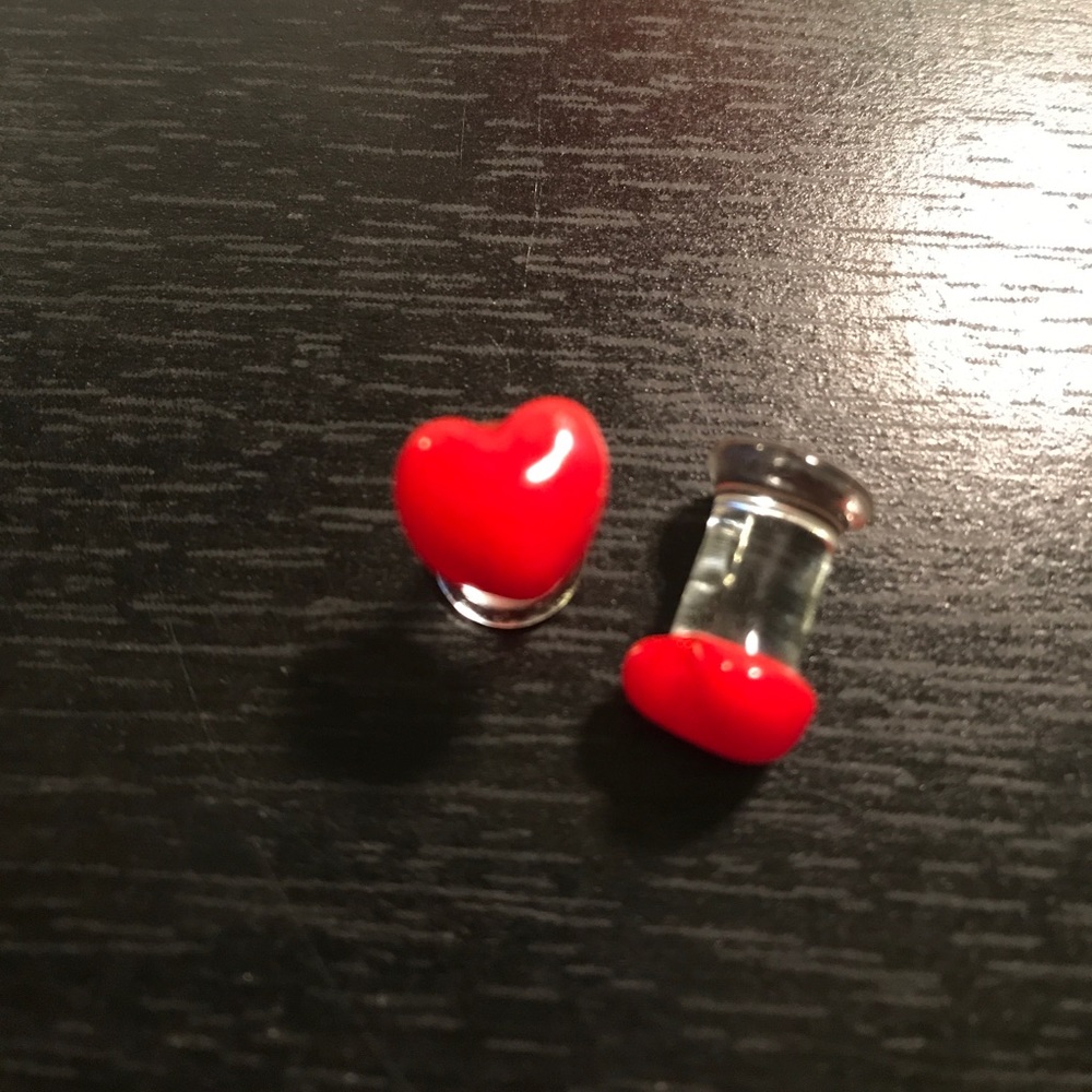 Glass heart plugs