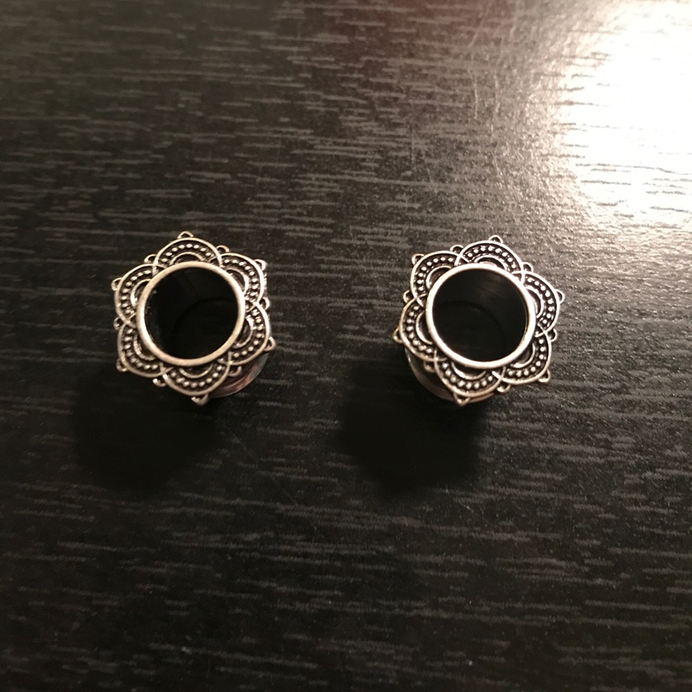 Star like vintage style plugs