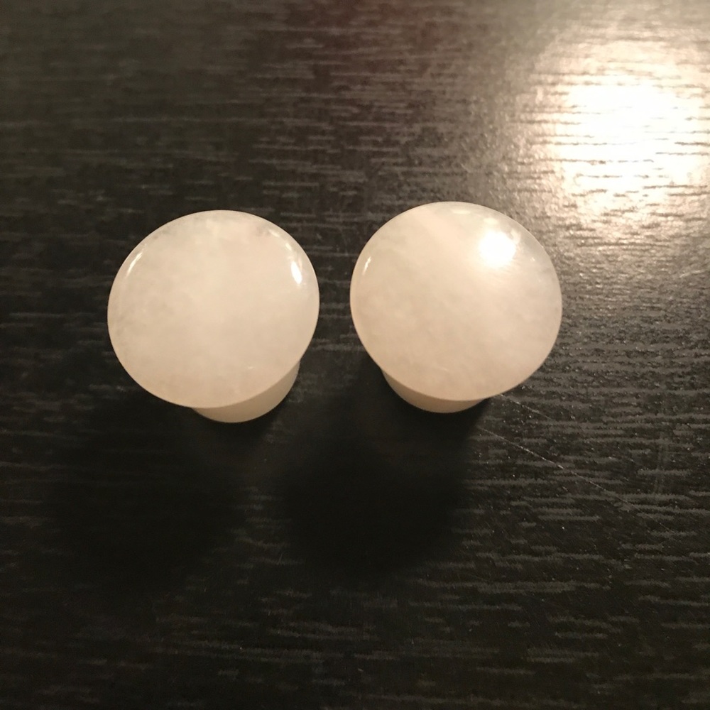 White marble plugs