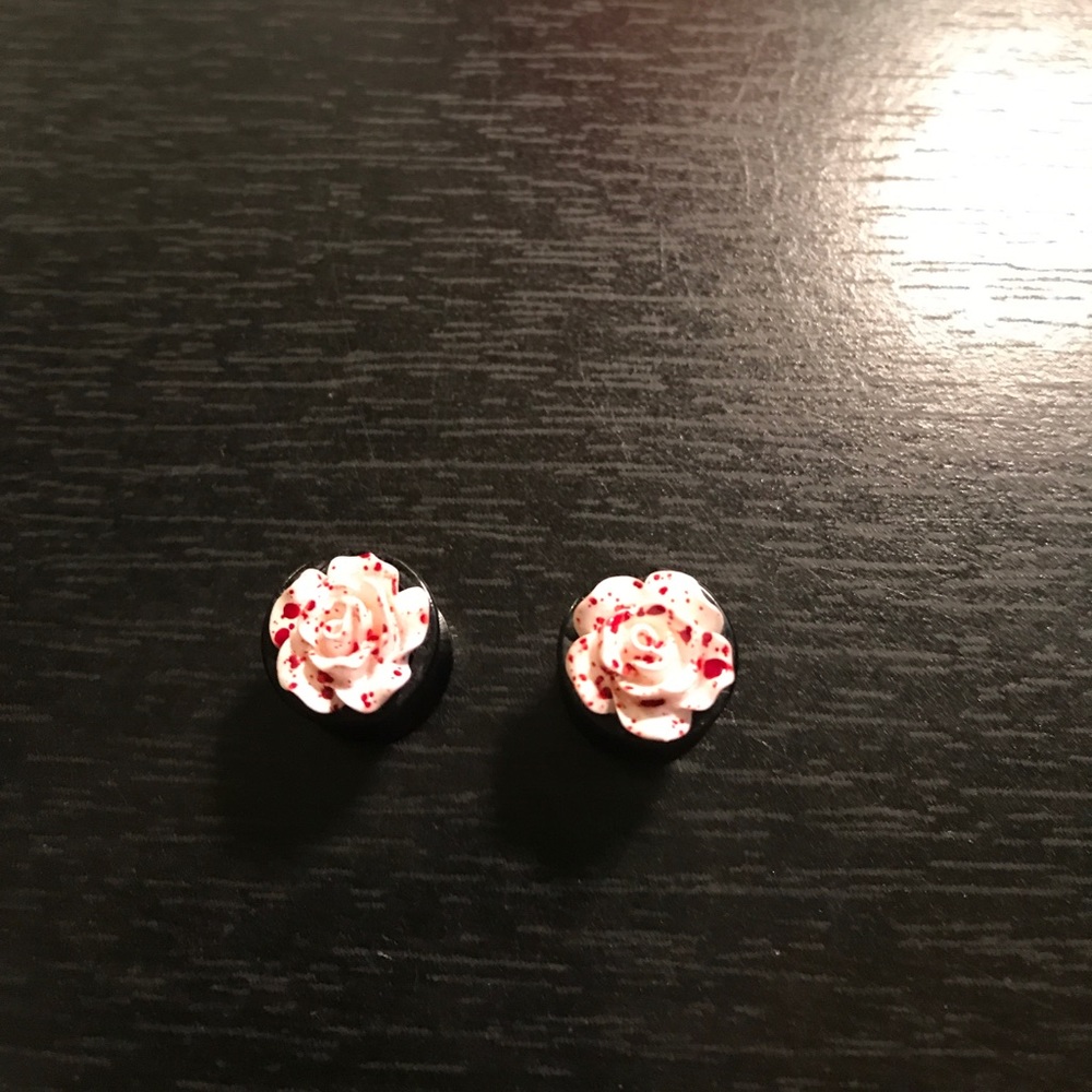 Red and white roses plugs