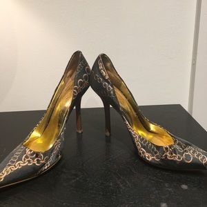 Guess stylish heels