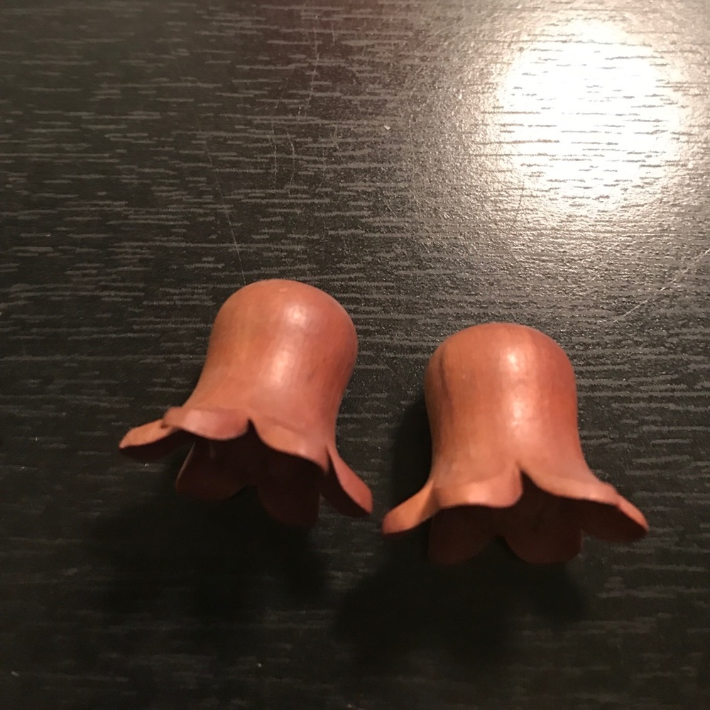 Flower Brown wooded plugs