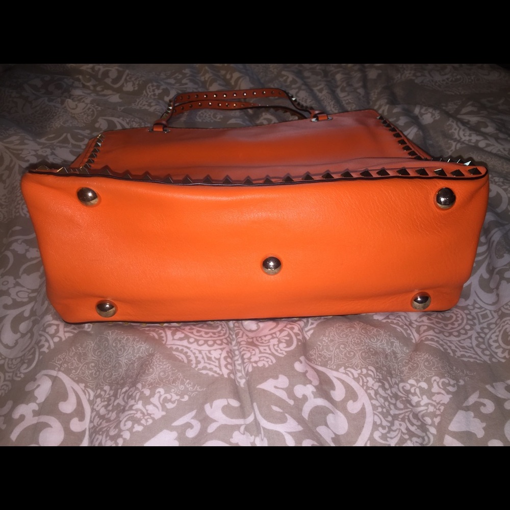 Authentic Valentino Rockstud medium tote