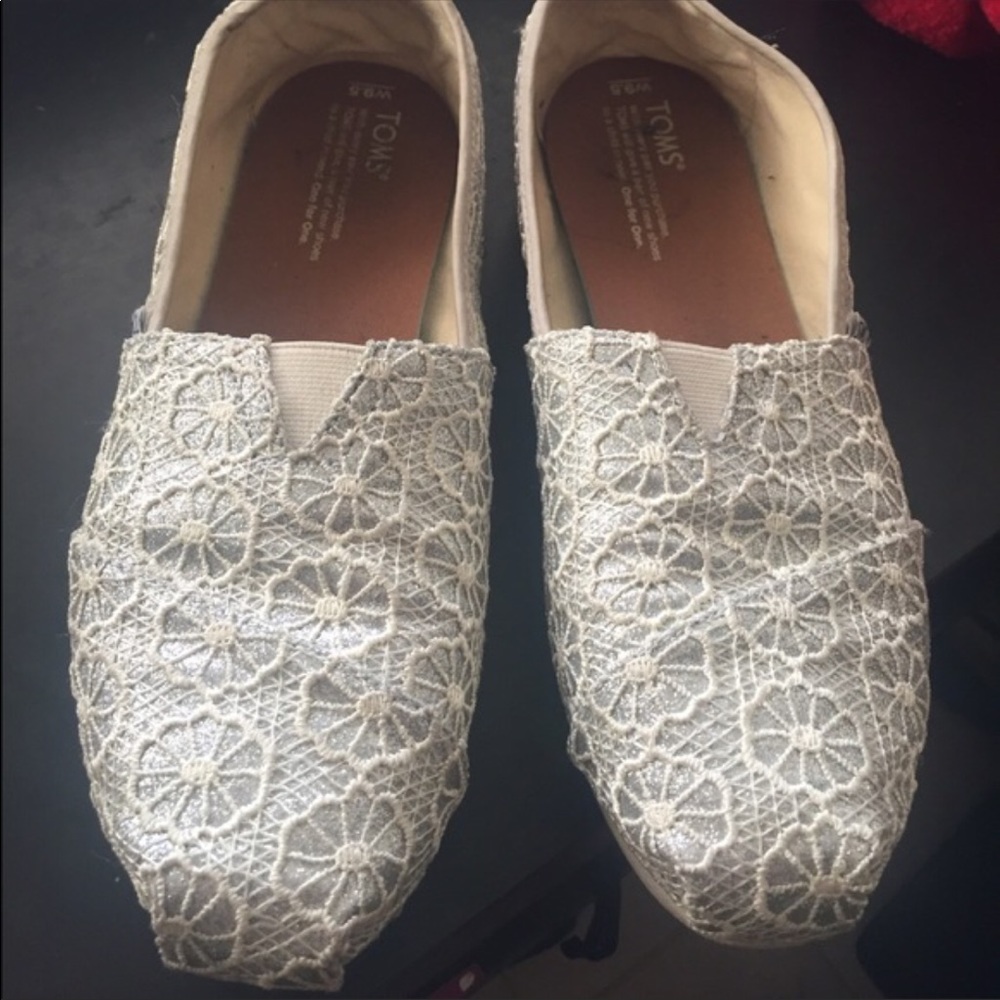 Toms women's shoes 9.5