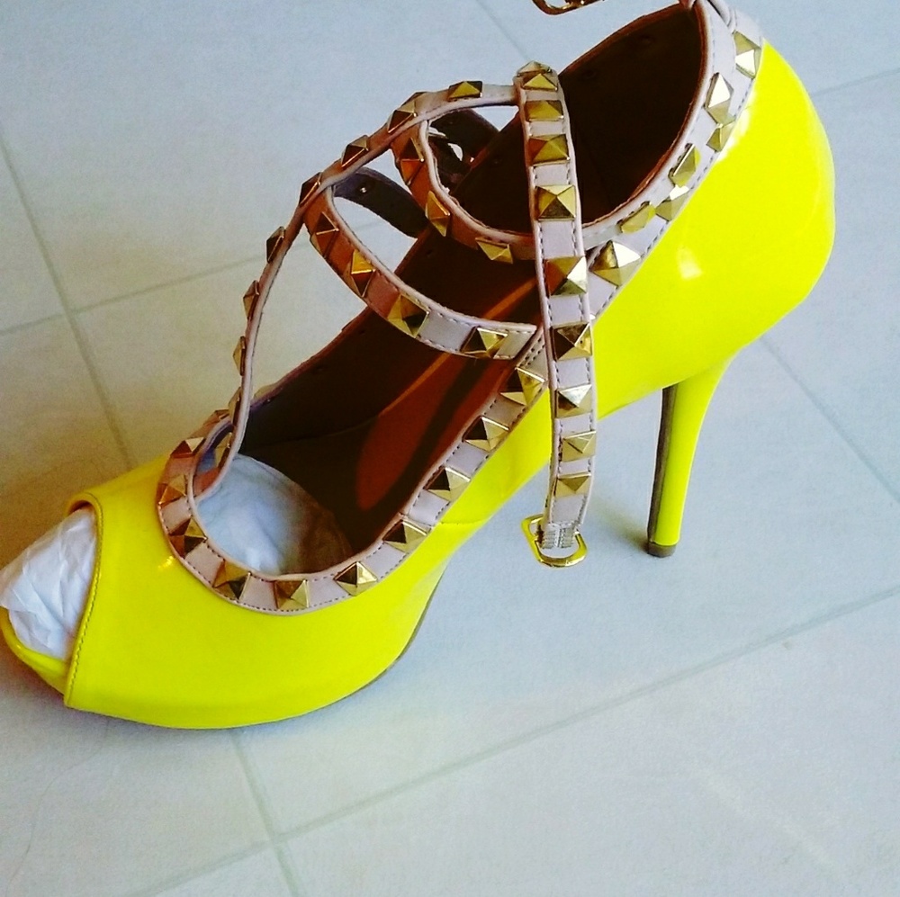 Studded womens shoes