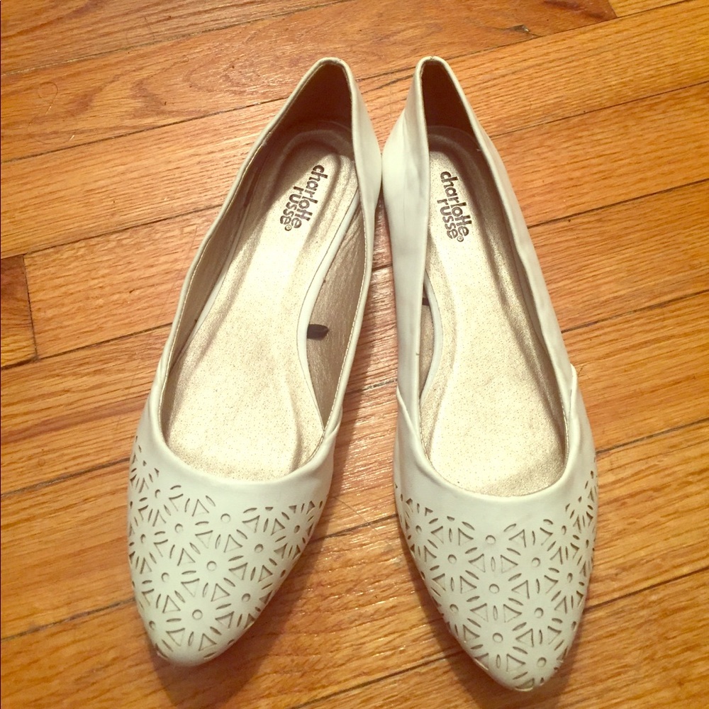 🤑SOLD🤑Cream Charlotte Russe Flats Size 9