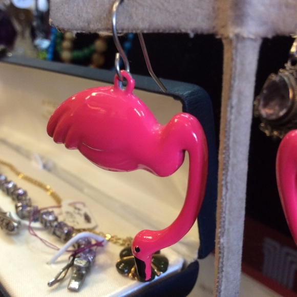 Vintage Jewelry - HOT Pink Flamingo Earrings Zoo Vintage Jewelry - HOT Pink Flamingo Earrings Zoo