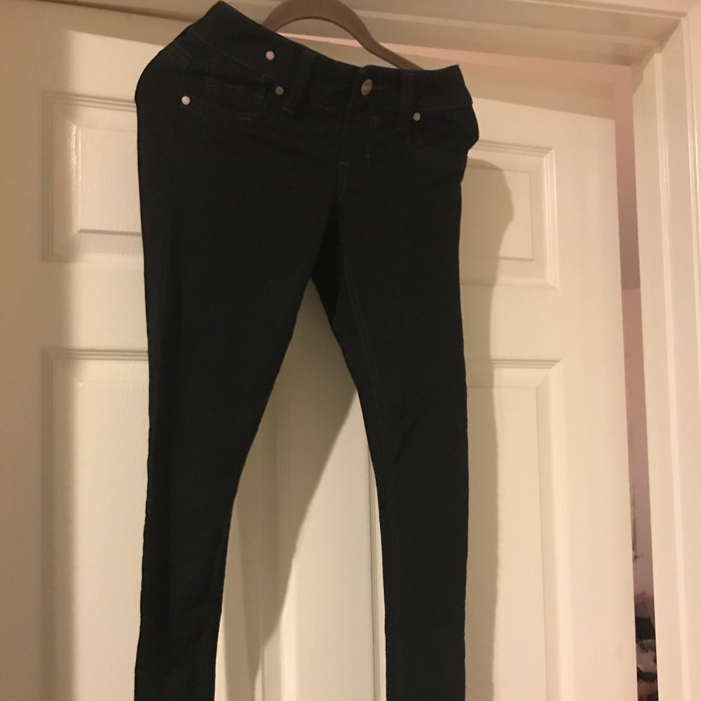 Roxy black, stretchy skinny jeans. sz 3. Worn once