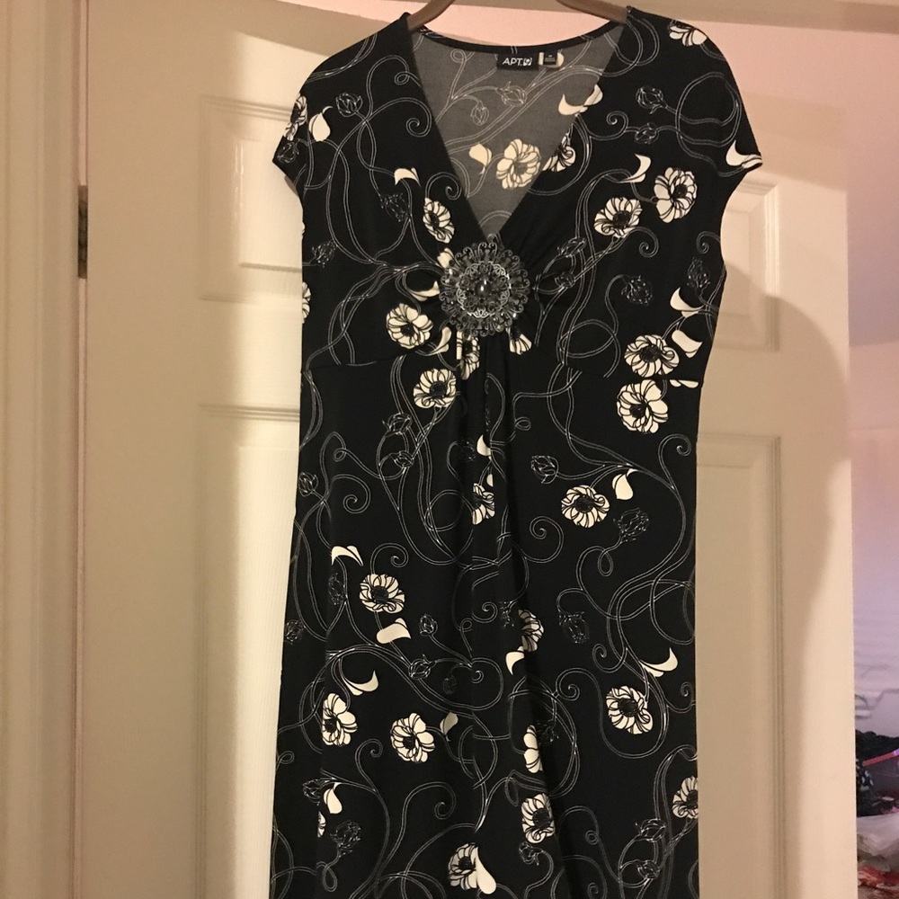 Apt 9 Maxi dress. Size M. Beautiful pattern.