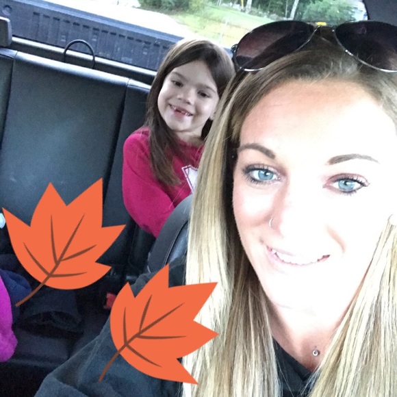 Meet your Posher, Jessica - Picture 2 of 2