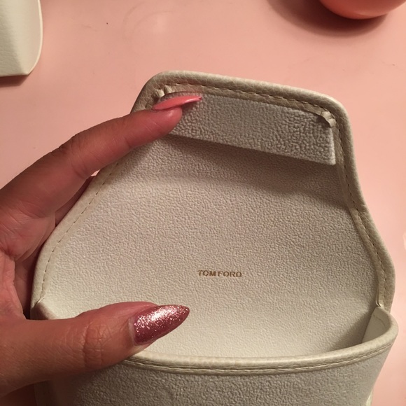 TOM FORD SUNGLASSES CASE 💕✨ - Picture 4 of 4