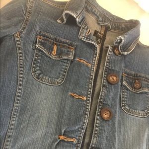 Cute jean jacket with big brown buttons!
