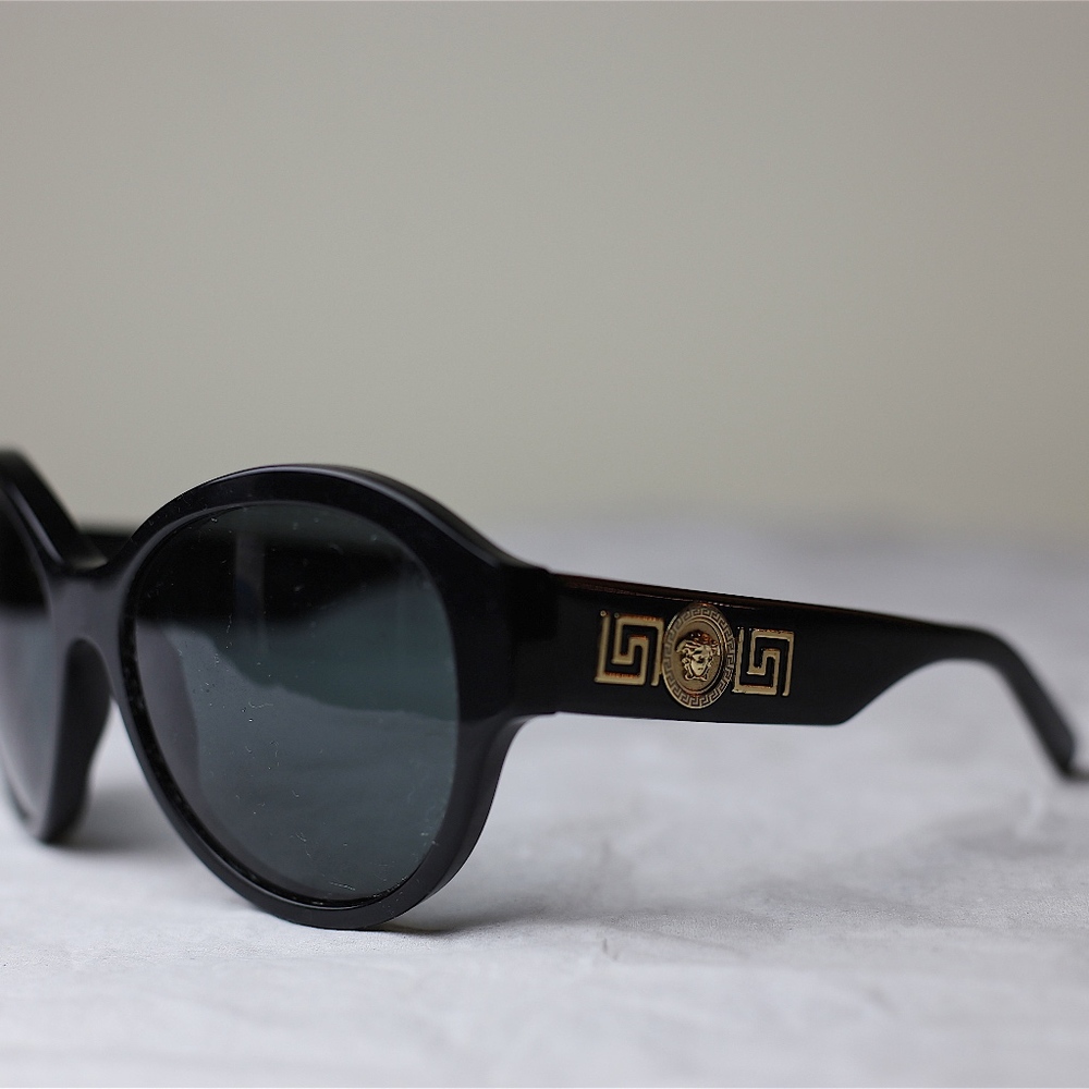 Versace Round Sunglasses, Black