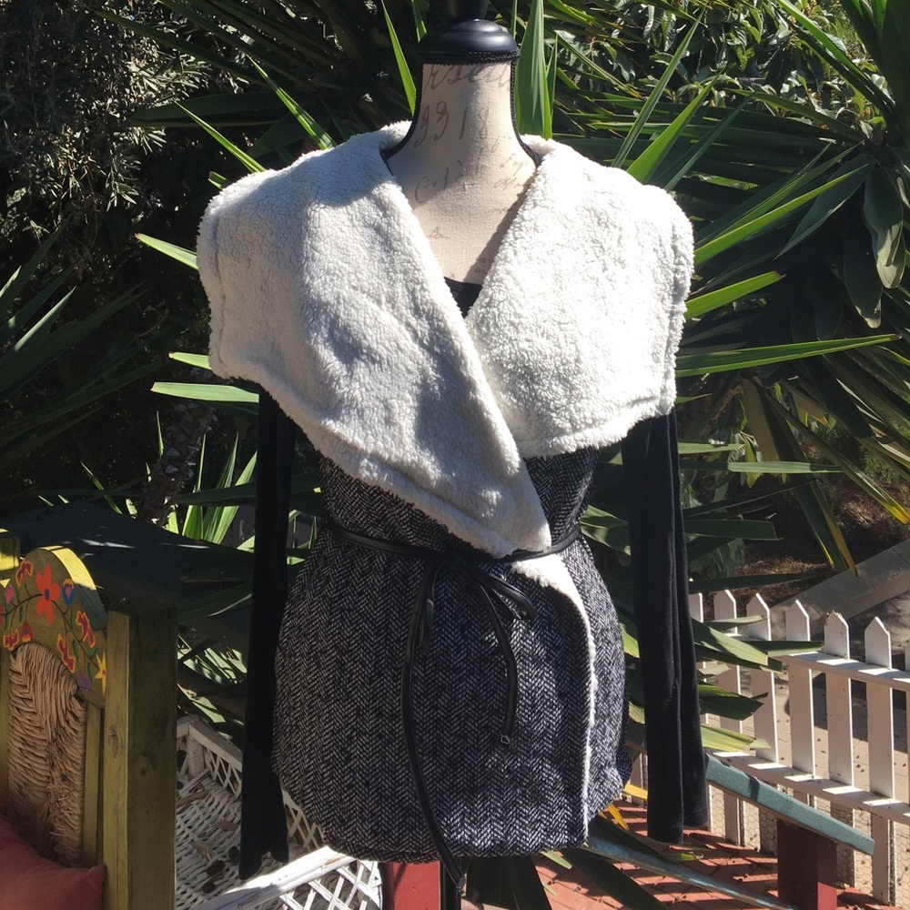 New! Wool Tweed Vest Jacket - Picture 2 of 6
