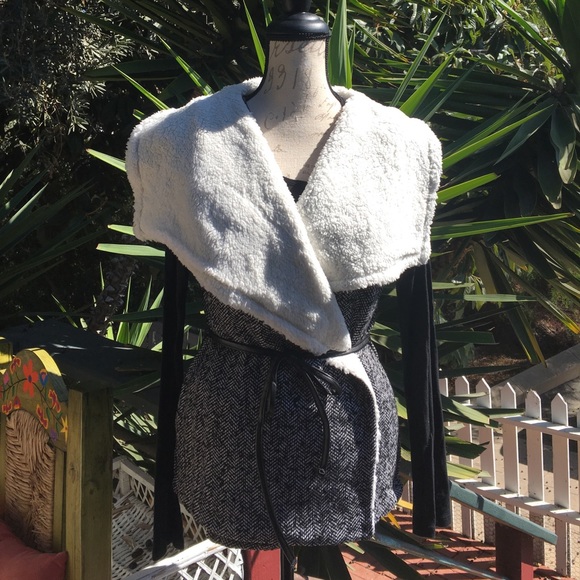 New! Wool Tweed Vest Jacket - Picture 2 of 6