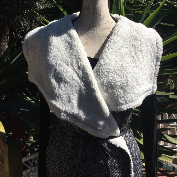 New! Wool Tweed Vest Jacket - Picture 3 of 6