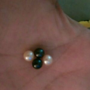 Akoya pearls with pendant and necklace