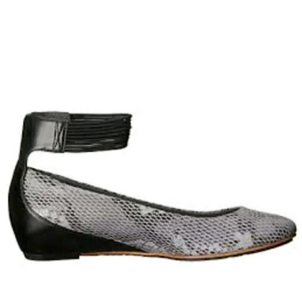 GENUINE WOMEN'S  TSUBO GYLDA GREY SHOES