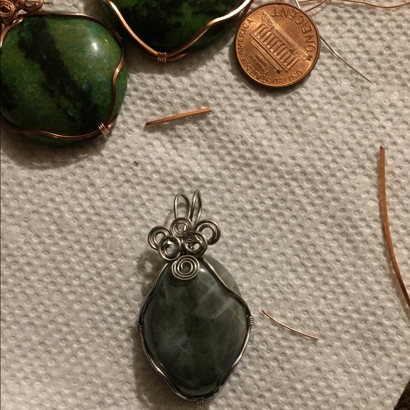 Labradorite Pendant - Picture 4 of 8