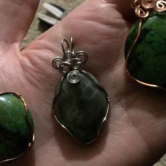 Labradorite Pendant - Picture 5 of 8