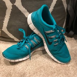 Nike freerun tennis shoes