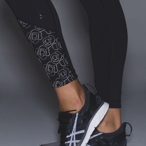 NWOT Lululemon Lucent Ice Queen Tight