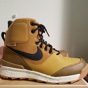 ACG boots size 5 in boys