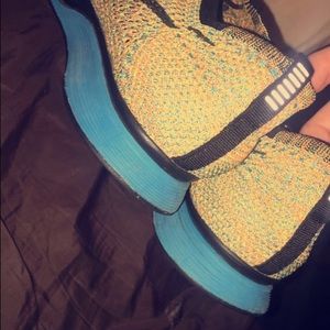 Nike Fly Knit Racers