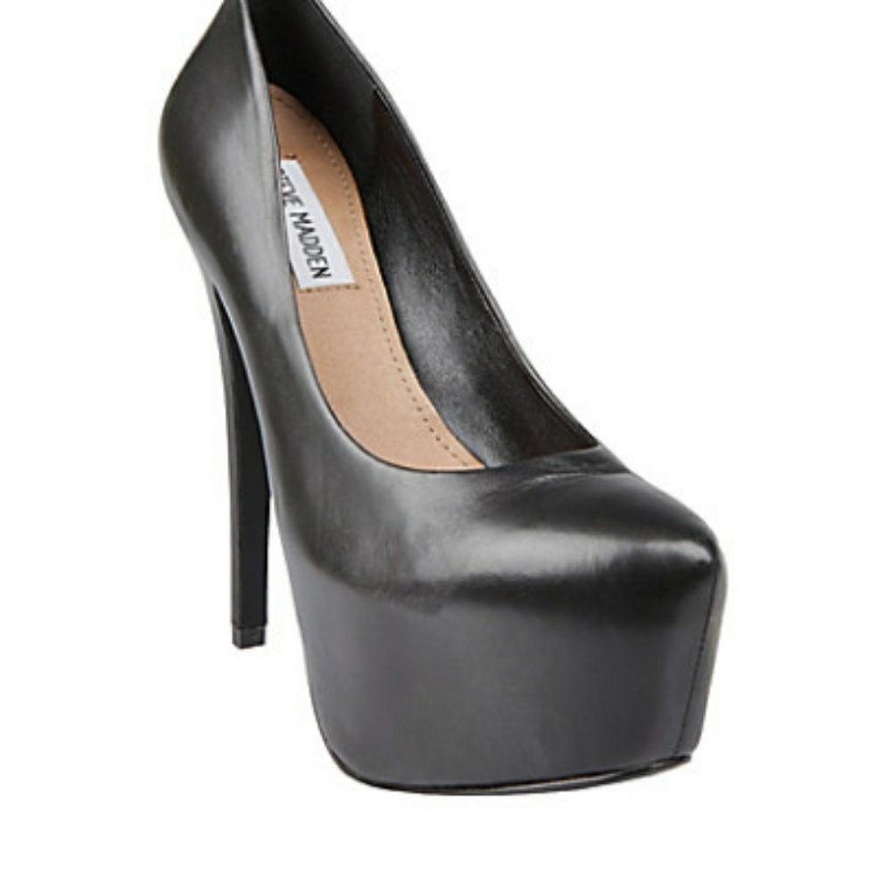 Steve Madden Dejavue platform