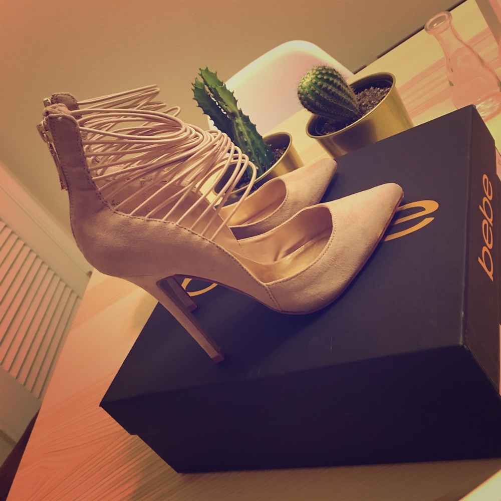 Bebe pumps