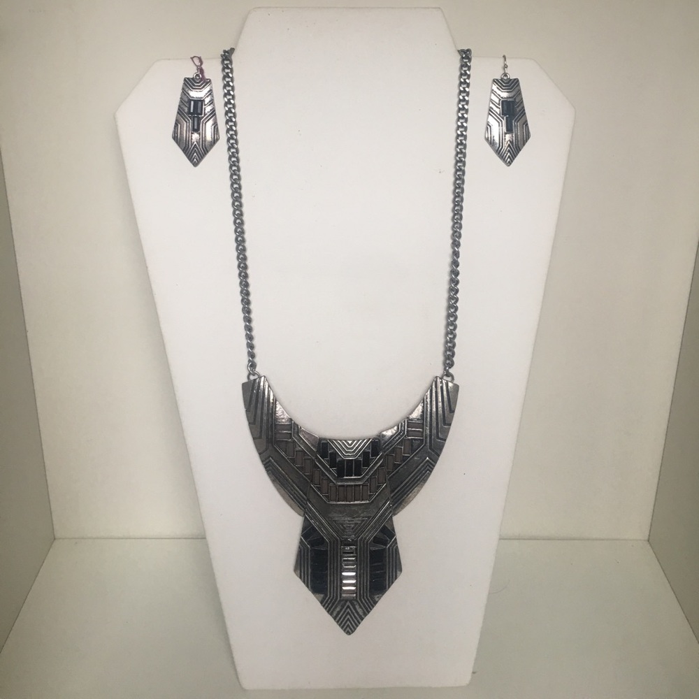 Tribal metallic necklace with matching earrings