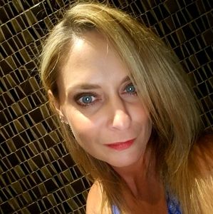 Meet your Posher, Leslie