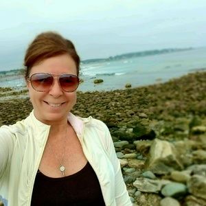 Meet your Posher, Denise