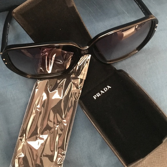 Prada Sunglasses - Picture 4 of 7