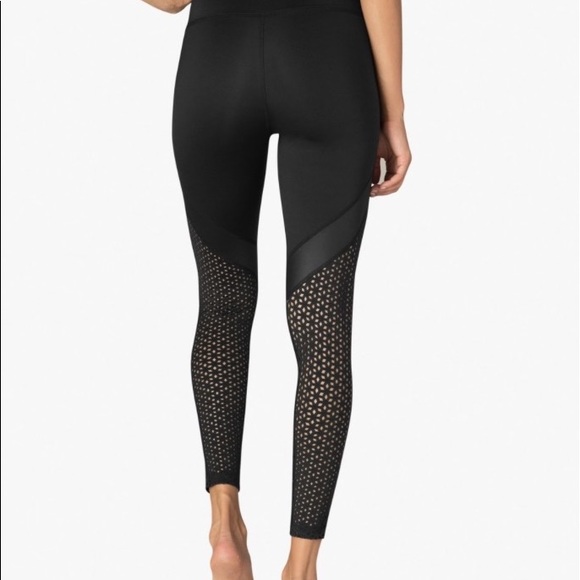 NWT beyond yoga perfect angles midi legging black - Picture 2 of 5