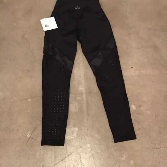 NWT beyond yoga perfect angles midi legging black - Picture 5 of 5