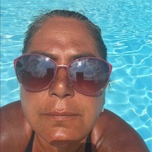 Meet your Posher, Carla