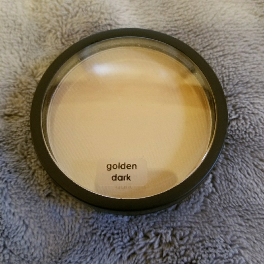 Glo Minerals Pressed Base in Golden Dark