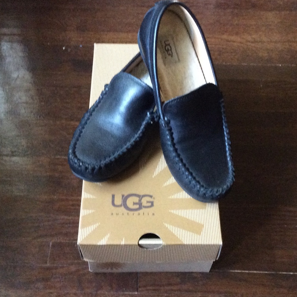 UGG LOAFERS, 8.5, BLACK