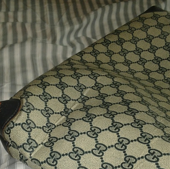 Authentic Gucci Leather Tote - Picture 2 of 7