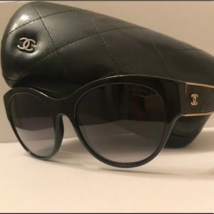 CHANEL AUTHENTIC LIMITED EDITION W/ CASE
